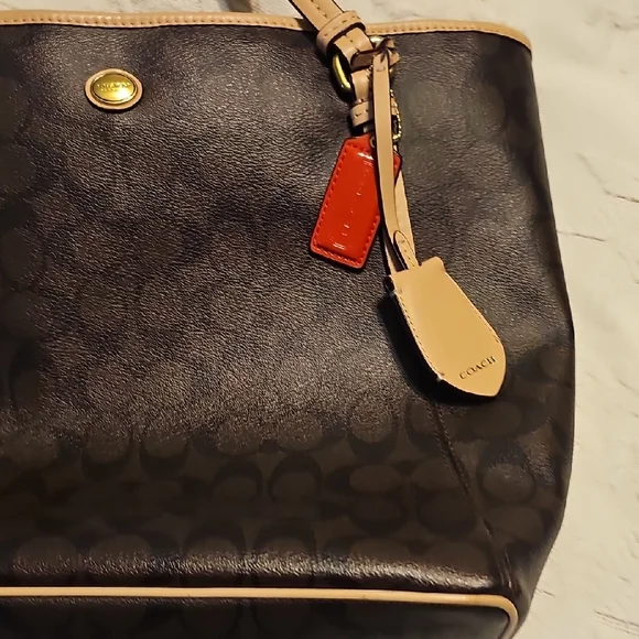 Coach Brown Tan Tote Bag PurseWomen Shoulder Barely Used 16 X 12 Signature